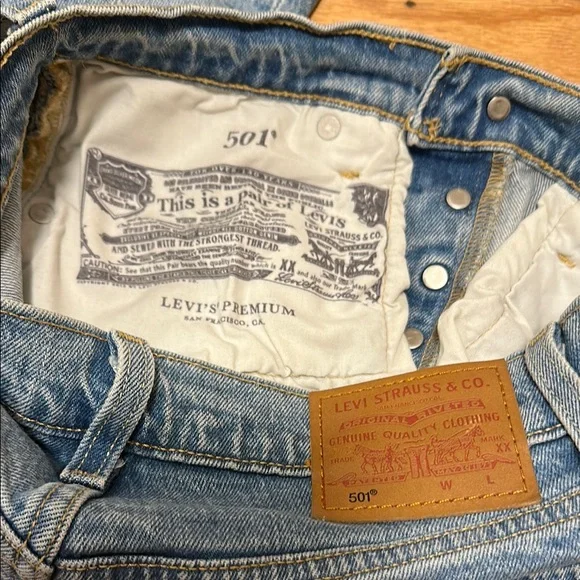 Levi's 501 Classic Blue Straight Leg Cropped Jeans Timeless Denim - Picture 4 of 6